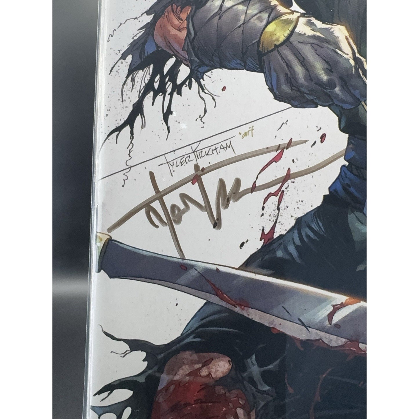 ABSOLUTE GREEN ARROW #1 Signed Tyler Kirkham Battle Damage Exclusive VIRGIN